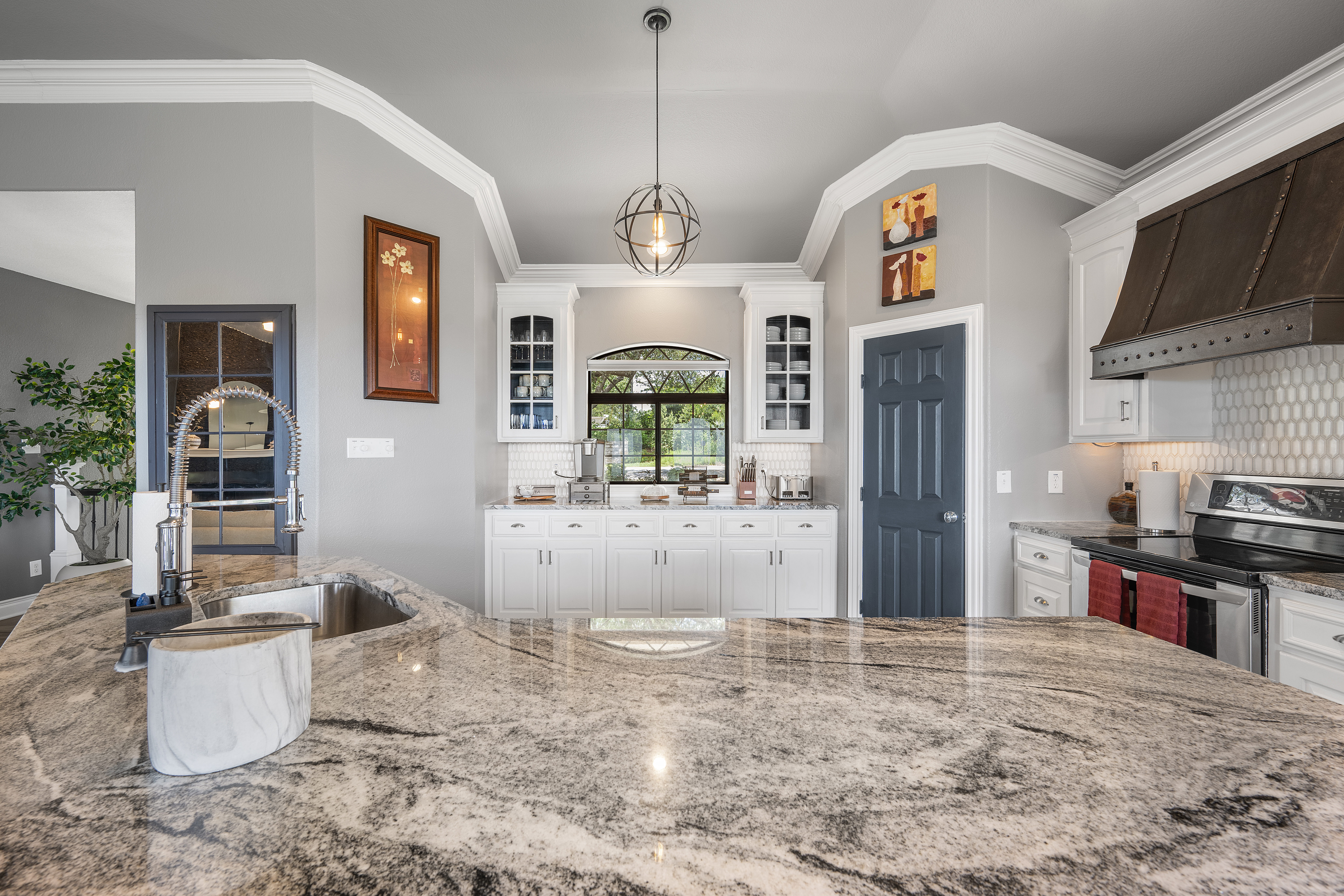 8414 Bronco Buster Trail, Lago Vista, TX 78645